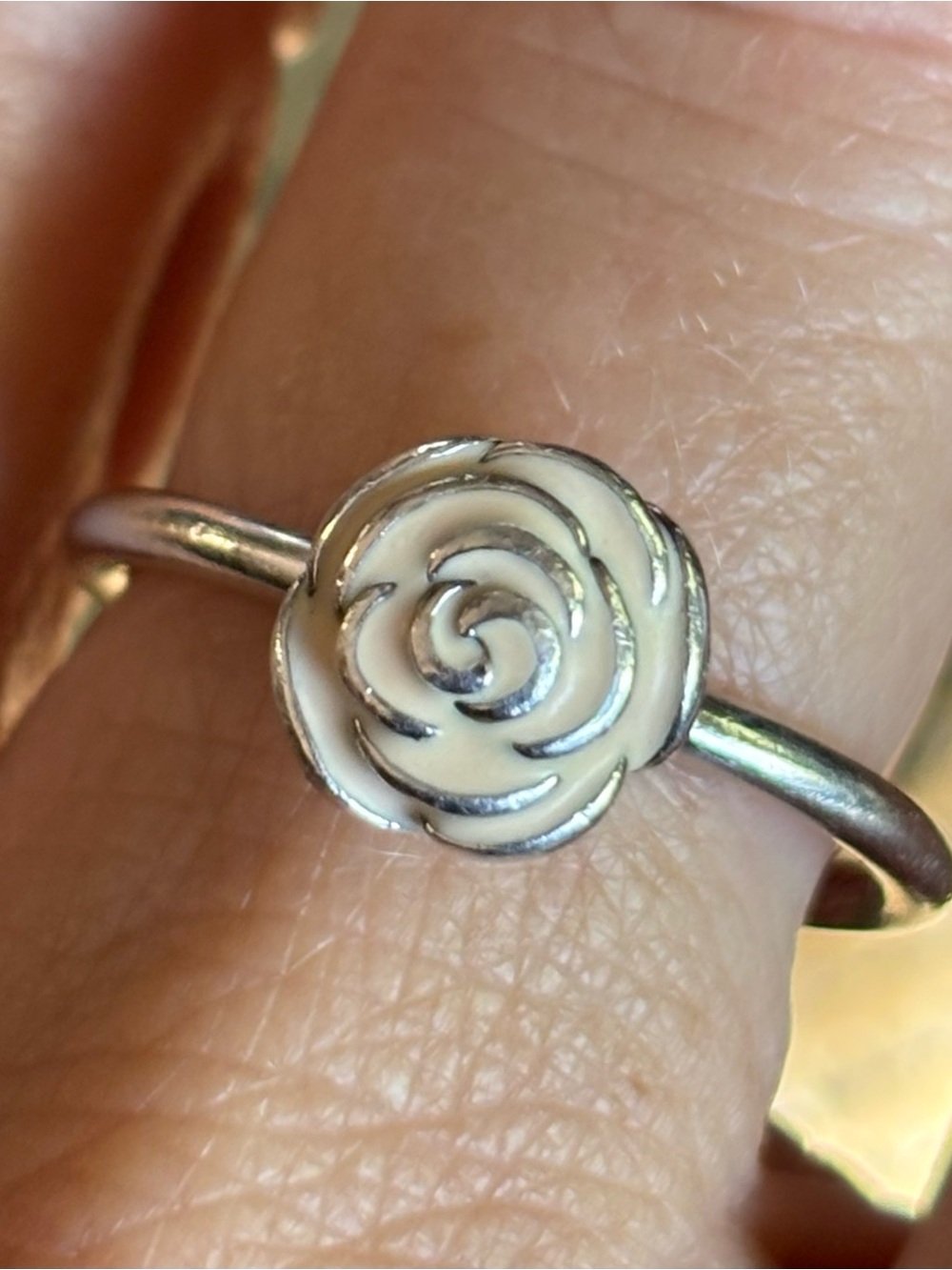 Sterling Silver Rose Ring with Cream Enamel - Picture 4 of 9